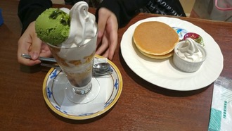 パンケーキ、抹茶パフェ