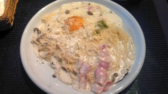 クリームソースパスタ